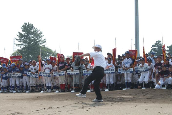 イメージ写真：ＪA共済トーナメント少年軟式野球大会　始球式