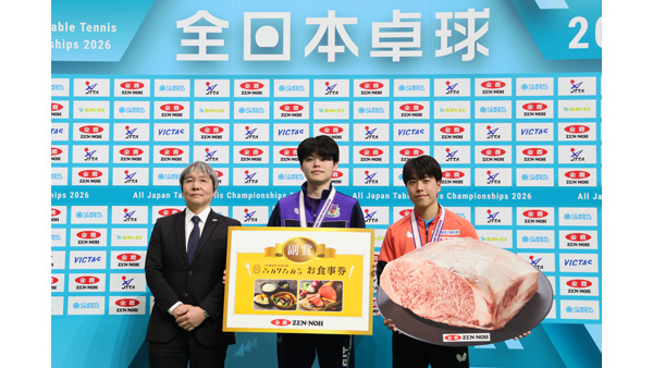 男子ダブルスの部で優勝した篠塚大登選手・谷垣佑真選手（愛知工業大）ペア