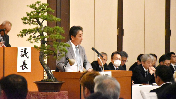 質疑に応える保科組合長