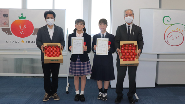 最優秀賞の田中さん（右）と優秀賞の佐藤さん