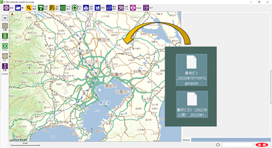 ダウンロードされた２つのファイル（農地ピン○○.geojson、筆ポリゴン○○.geojson）をＺ－ＧＩＳへ同時にドラッグアンドドロップする。