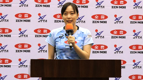 サプライズ登場の石川さんが選手を激励