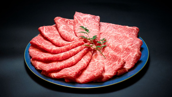 とやま和牛・酒粕育ち(肩ロース肉)すき焼き用