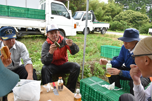 夏季特集柿嶌さん３朝食風景.jpg