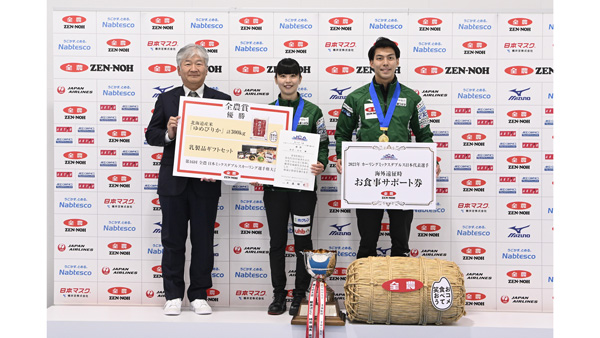 優勝の「松村・谷田」ペア（写真提供：JCA）