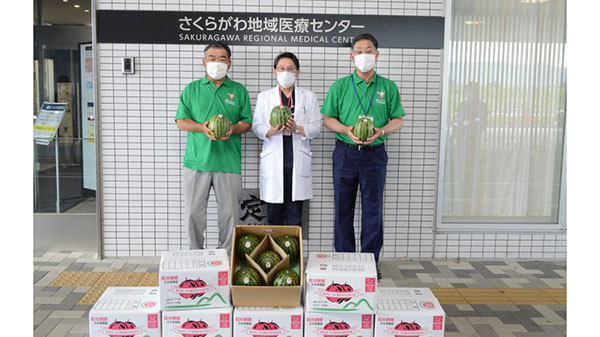 医療従事者に感謝　特産の小玉スイカ寄贈　ＪＡ北つくばこだま西瓜部会