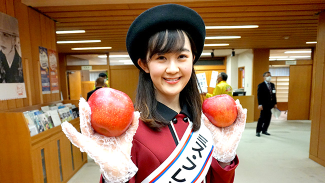 大玉で甘い今年の「秋田紅あかり」