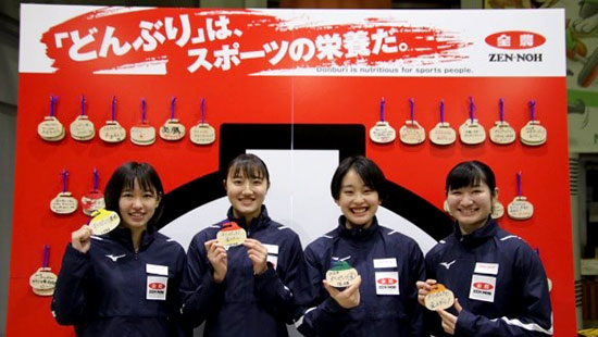 女子優勝の札幌協会の選手