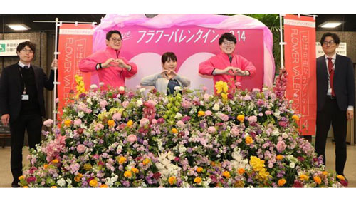 秋田県産花きでモニュメント作成　「フラワーバレンタイン」をPR　ＪＡ全農あきた