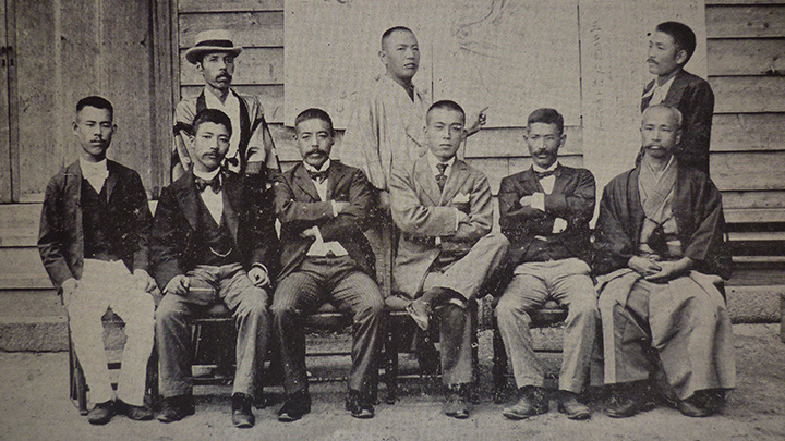 松山時代の千石（1904年、前列右から３人目）