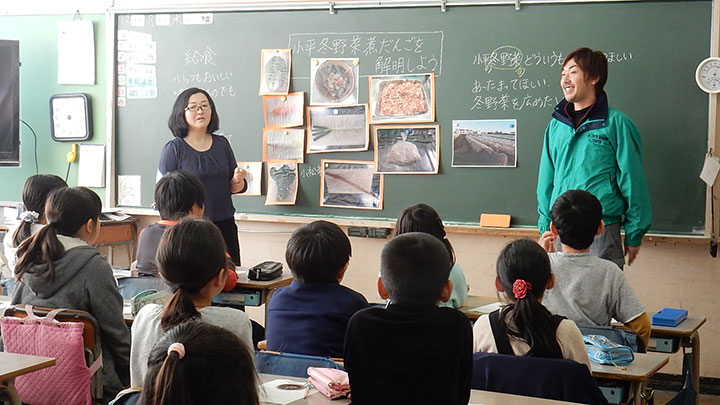 「小平冬野菜煮だんごの日」の生産者による給食の出張授業