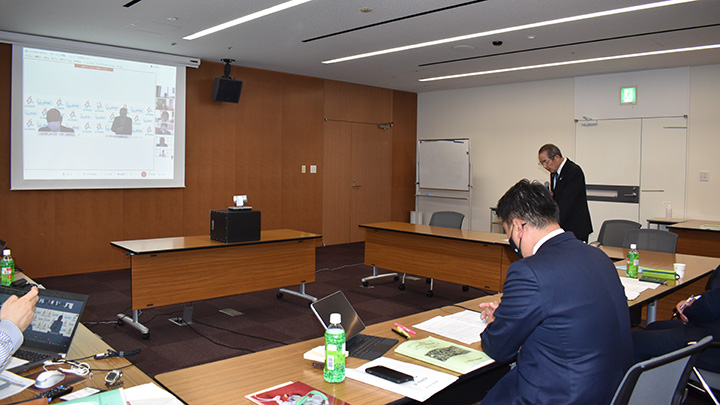 全国をつないだWEB会議システムで開催
