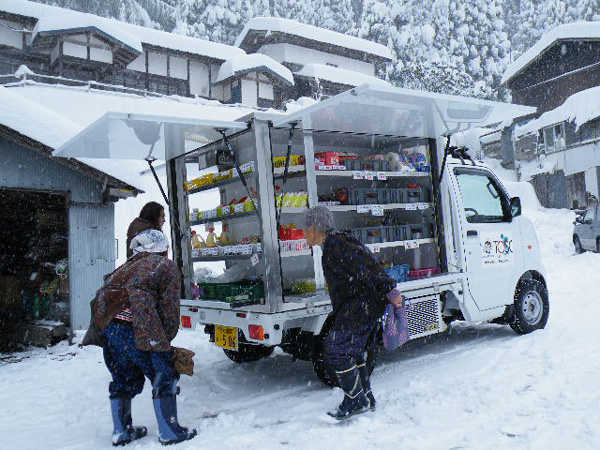 ＪＡ鳥取いなばの「ふれあい号」（若桜町で）