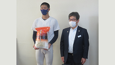 夏の甲子園出場の日本文理　ＪＡ全農にいがたが県産コシヒカリ300kgを贈呈