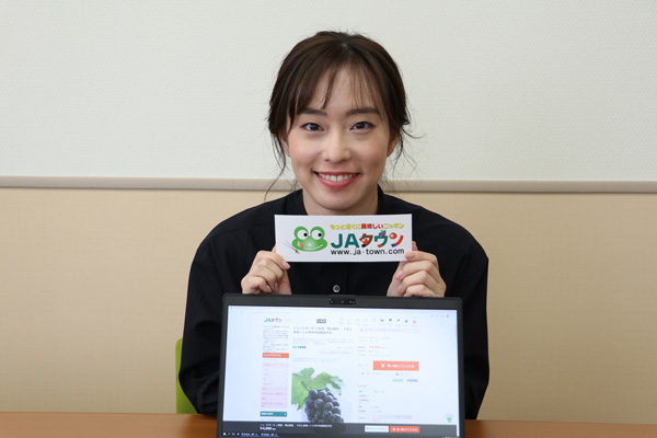 石川佳純選手　今月のおすすめは「浜松餃子」と「ニューピオーネ」ＪＡタウン