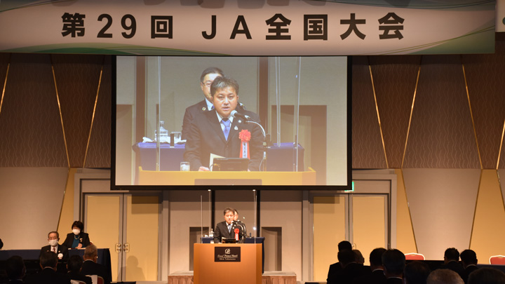 意見表明するＪＡ栃木農協青年部連盟の飯田勝市委員長