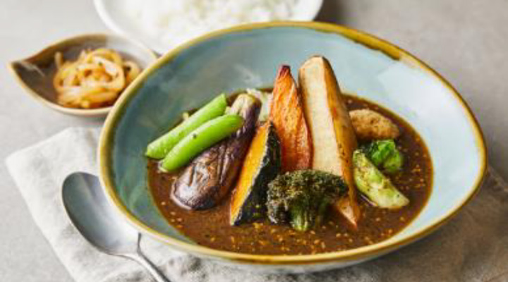 人気メニューの「採れたて野菜 の スープカレー」