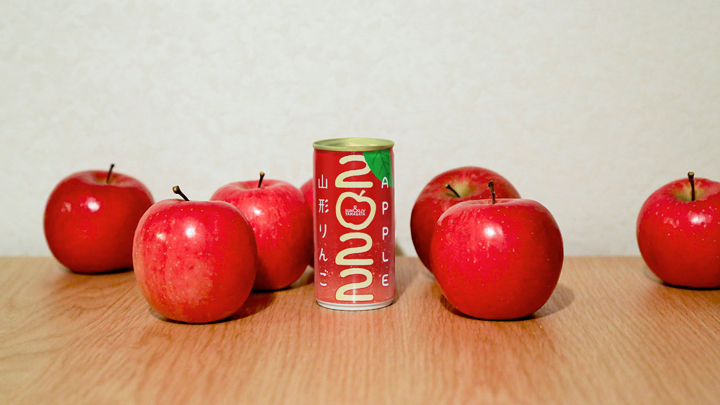 真っ赤なりんご色のデザインの缶で届けるりんごジュース「山形りんご2022」