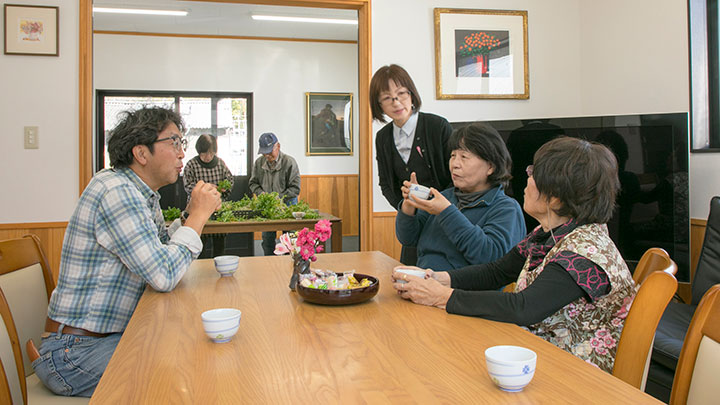 全集落に設置めざす文産農場の休憩所