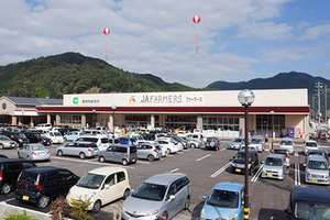 開店直後、駐車場は満車の状態に　ＪＡファーマーズ・たじまんま和田山