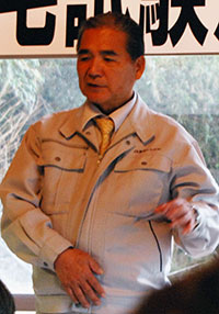 立毛乾燥への自信を示す鈴木組合長