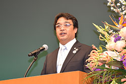 立候補した相澤宏樹さん（左）と飯野芳彦さん