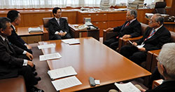 奥原農水次官に要請 貯金保険料凍結で