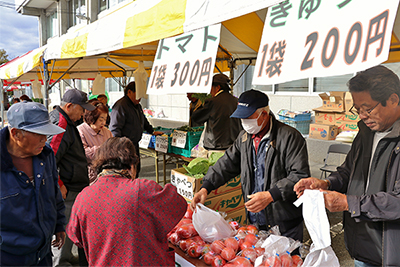 新鮮な農産物を生産者自ら販売