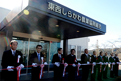 決意新たに新本店のテープカット