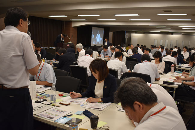 20190710　協同組合間連携で討議する各県の参加者