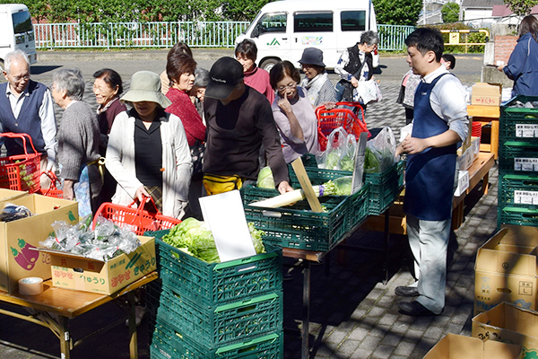 直売所団地で出張販売　ＪＡさがみ