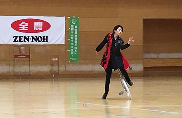 全日本一輪車競技大会のソロ演技部門を応援　ＪＡ全農