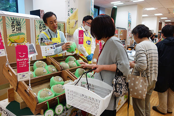 台風被災地・房総半島復興応援フェア　被災地のＪＡ安房がマルシェ開催 