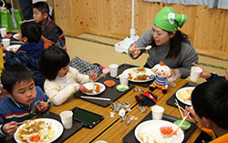 ＪＡの挑戦 茨城・ＪＡ常総ひかり 子ども食堂に無料で食材