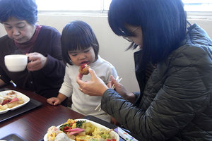 3世代で訪れていた親子づれ　ＪＡ高知県（旧ＪＡ南国市）女性部