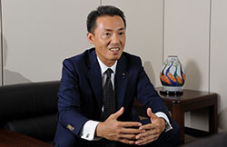 藤尾益雄代表取締役社長