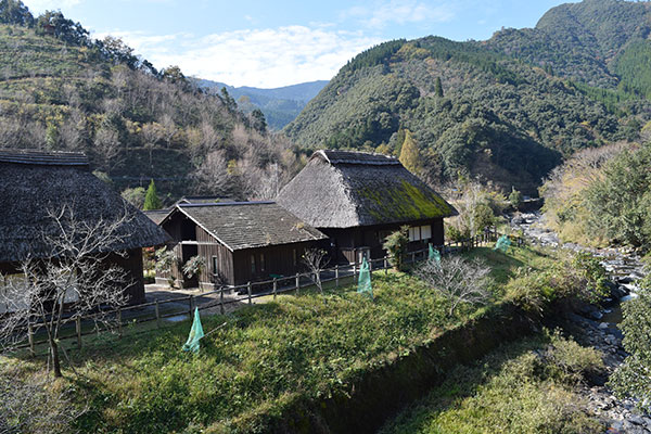 定住希望者が増えている自然に囲まれた農村の住居