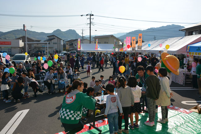 准組合員や地域の住民との関係を深める支店まつり