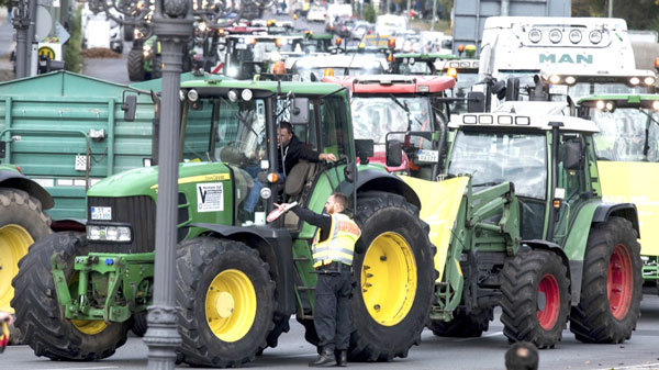 農家による大規模なトラクターデモ（ドイツ農業者同盟のホームページより）