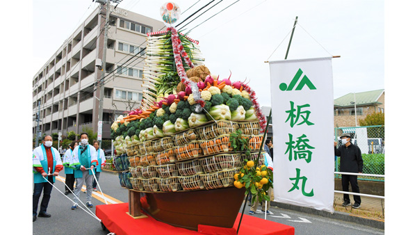 オープニングパレードに登場する「野菜宝船」