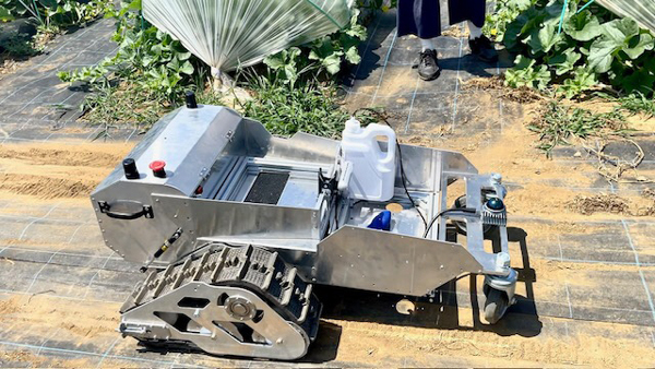 不整地走行が可能なAMR（自立走行搬送ロボット）