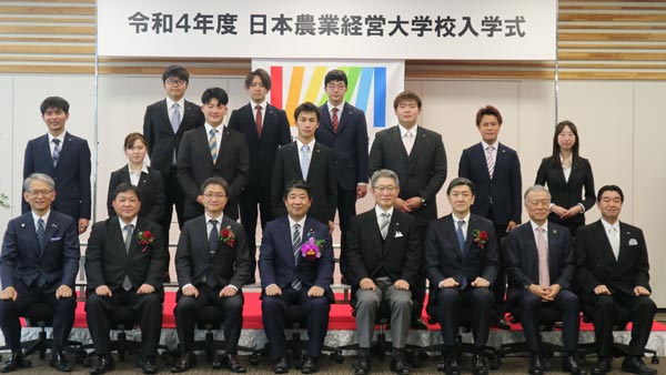 10期10名の新入生と関係者