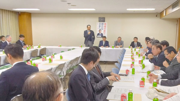 12日夕に開かれた自民党の会合