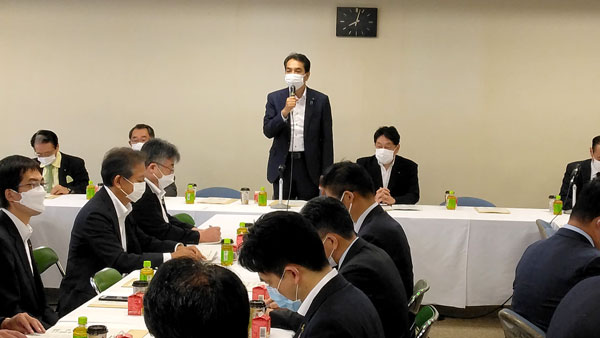 あいさつする江藤拓総合農林政策調査会長