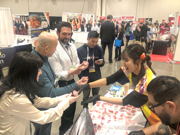 「RAMEN EXPO/IZAKAYA EXPO USA」会場で試食サンプルを提供