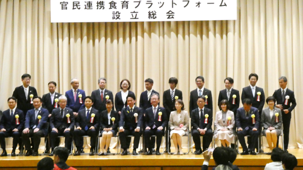 設立発起人代表と小泉農相