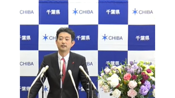 「すべての課題が解決されるまで工事を再開させる考えはない」と記者会見で表明した熊谷俊人千葉県知事（1月8日、千葉県庁）