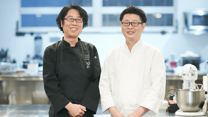 茨城県産食材による第二弾のカレーを創作した眞中シェフ（左）と萩原シェフ