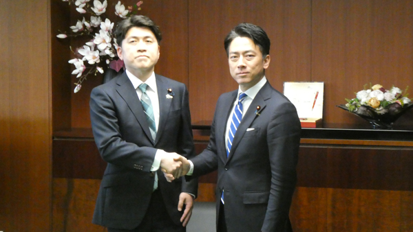小泉農小泉農水大臣と中野国交大臣