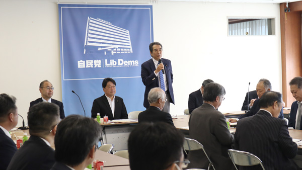 10月20日午前、自民党本部で開かれた農業基本政策検討委員会。